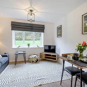  Holiday home Blenheim Close