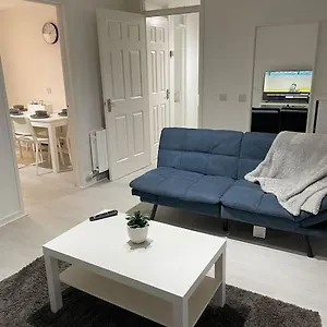 Chic: Elegant 2br Sleeps 5, Prime Location Belfast
