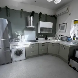 - Courtyard Mews - Garden Harrogate